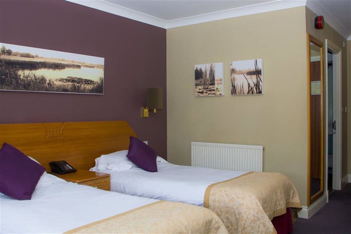 Room 6 of 82