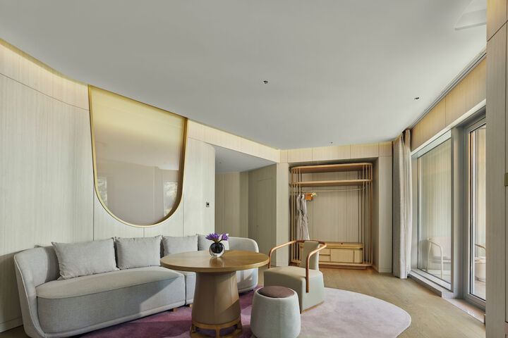 Room 4 of 39