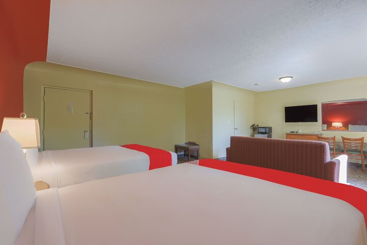 1 Queen Bed (13 of 17)