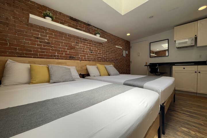 Room 45 of 236