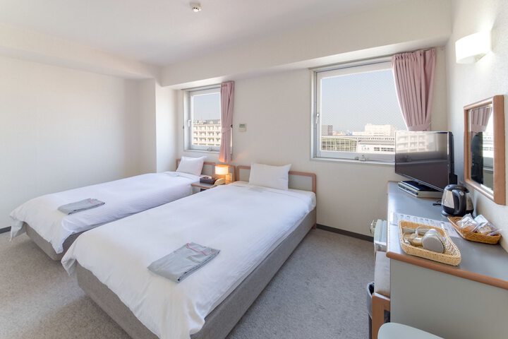 Room 8 of 34