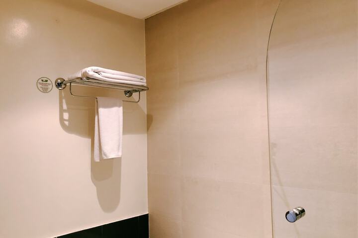 Room 83 of 108