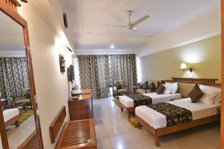 Room 7 of 8