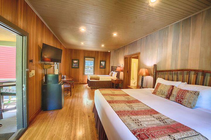 Room 44 of 243