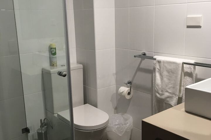 Room 18 of 33