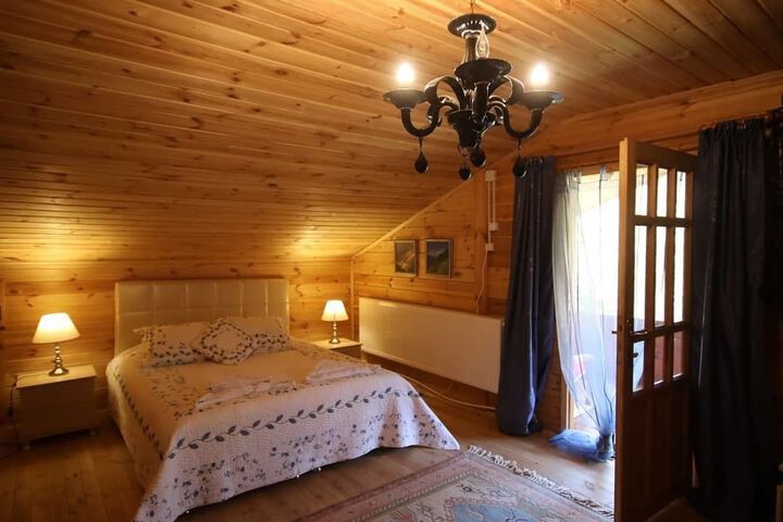 Room 9 of 14