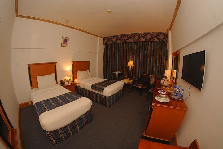 Room 21 of 32
