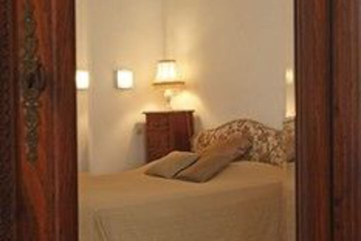 Room 8 of 16