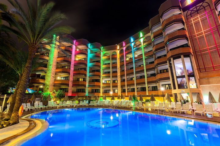Hotel Pool