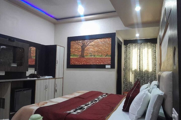 Room 17 of 28