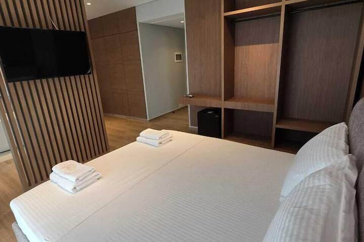 Room 37 of 77