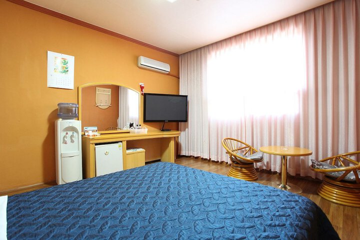 Room 5 of 21