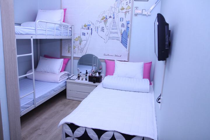 Room 7 of 70