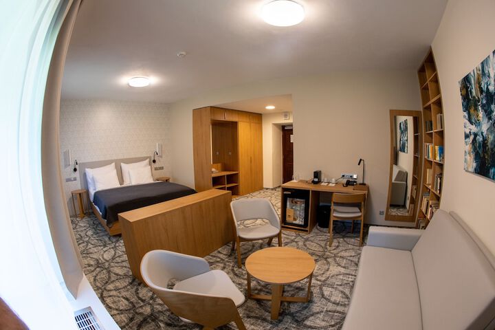 Room 9 of 43