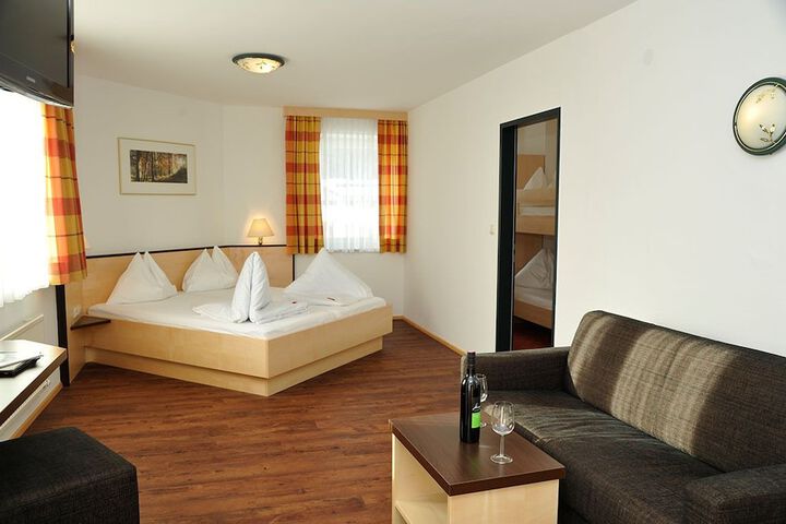 Room 6 of 26
