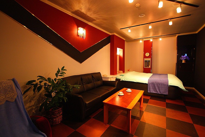 Room 9 of 13