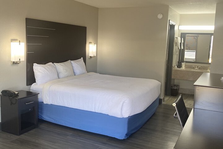 Room 3 of 8
