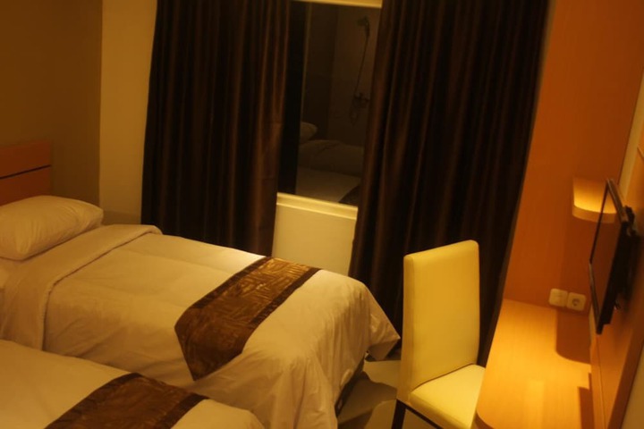 Room 15 of 38