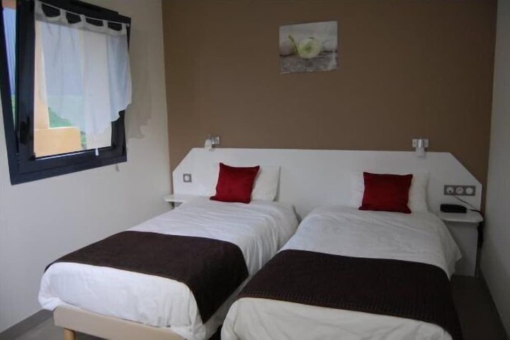 Room 4 of 61