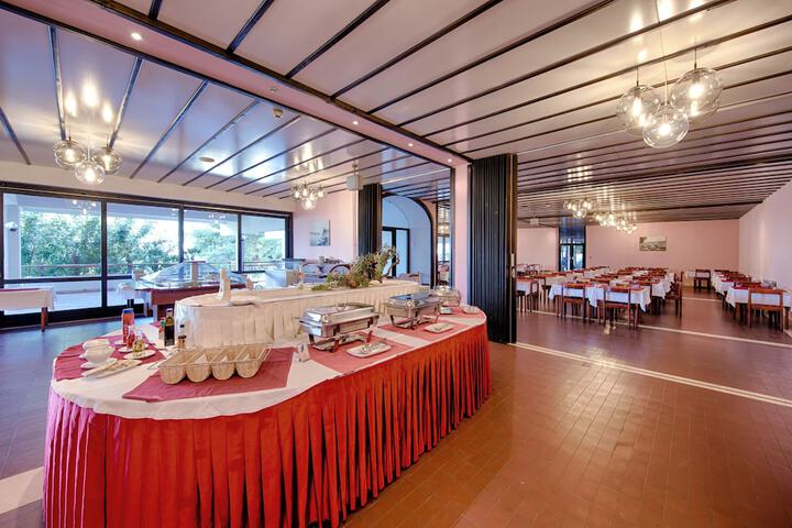Dining Photos