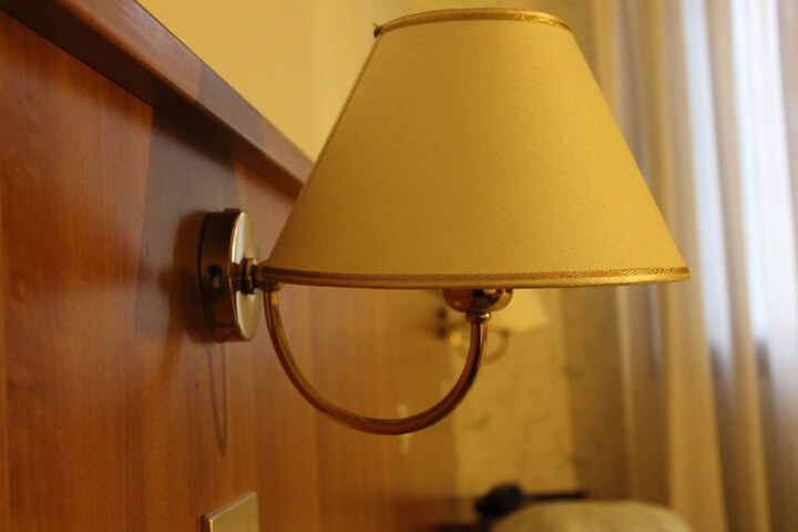 Room 4 of 32