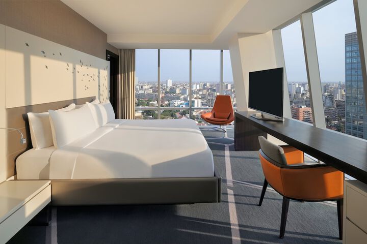 Room 32 of 143