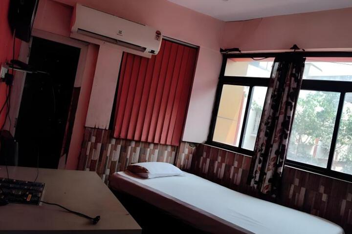 Rajs Lodging and Fooding
