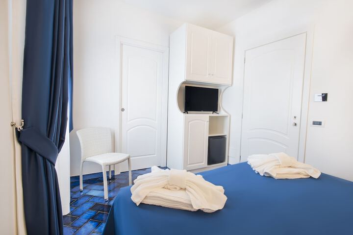Room 5 of 94