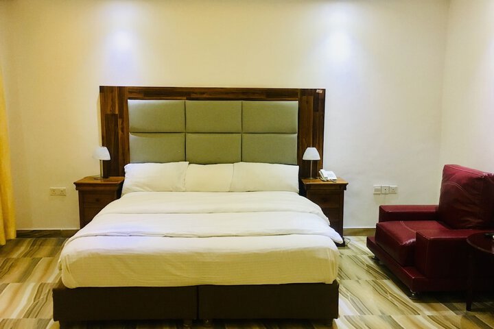 Room 18 of 38