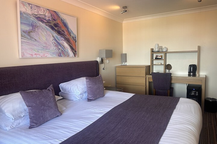 Room 17 of 27