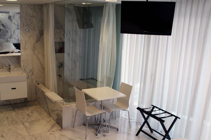 Room 7 of 25