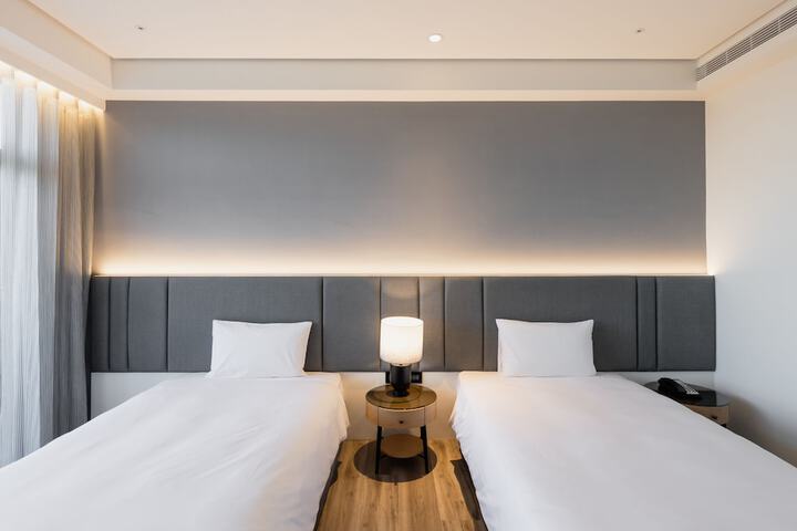 Room 2 of 49