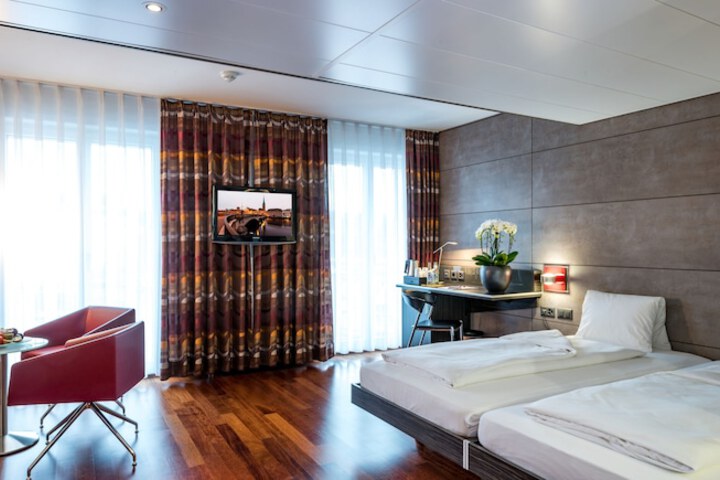Room 8 of 40