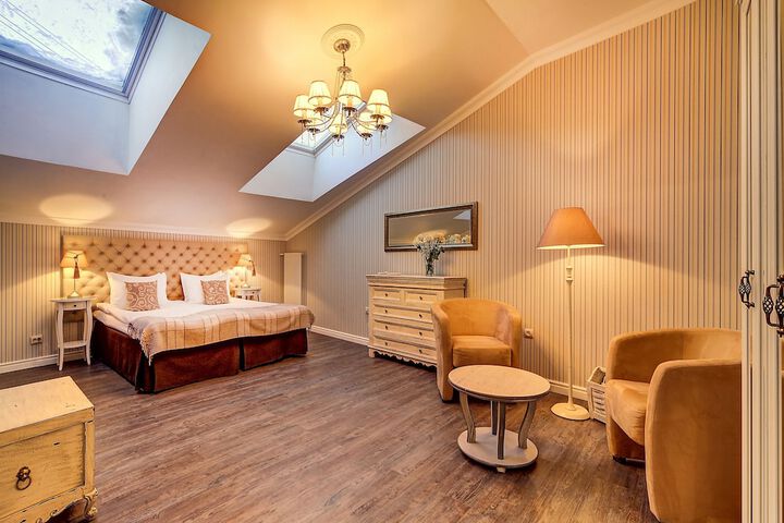 Room 14 of 120