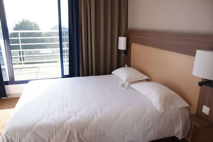 Room 2 of 40
