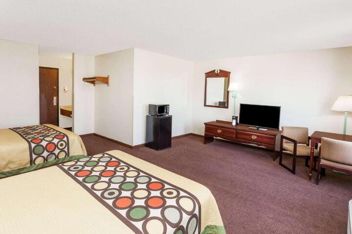 Queen Bed Accessible (2 of 14)