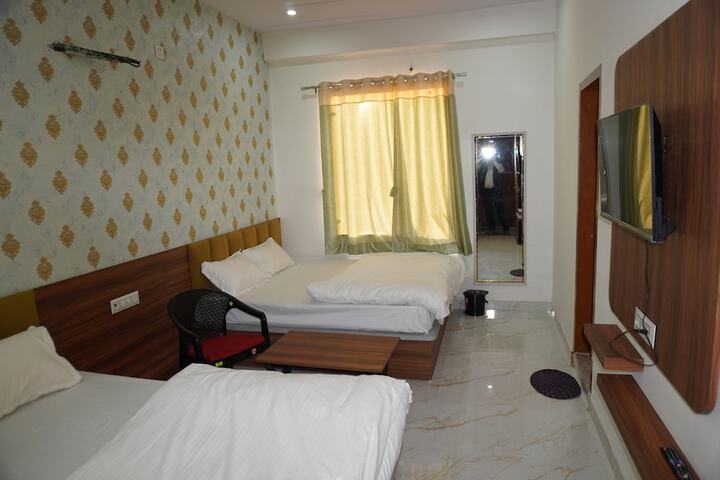 Room 12 of 34