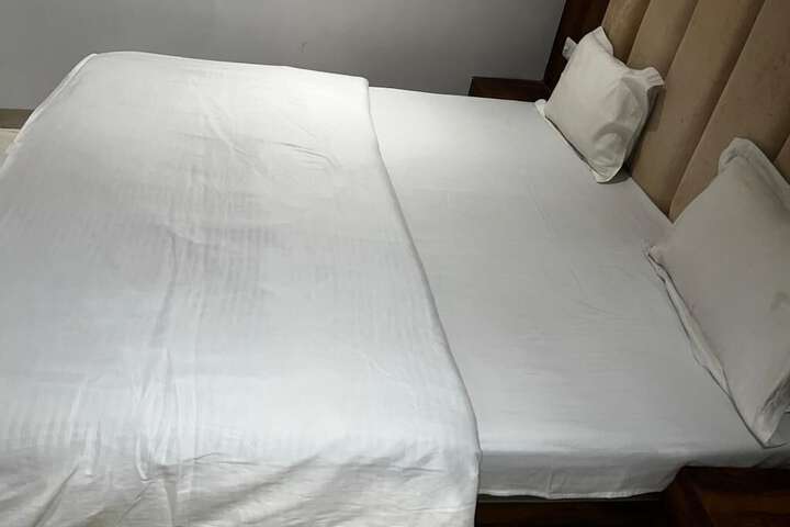 Room 6 of 26