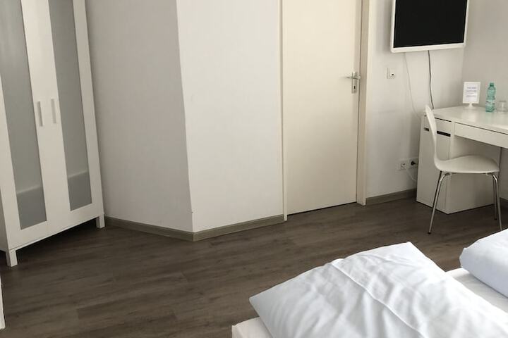 Room 4 of 22