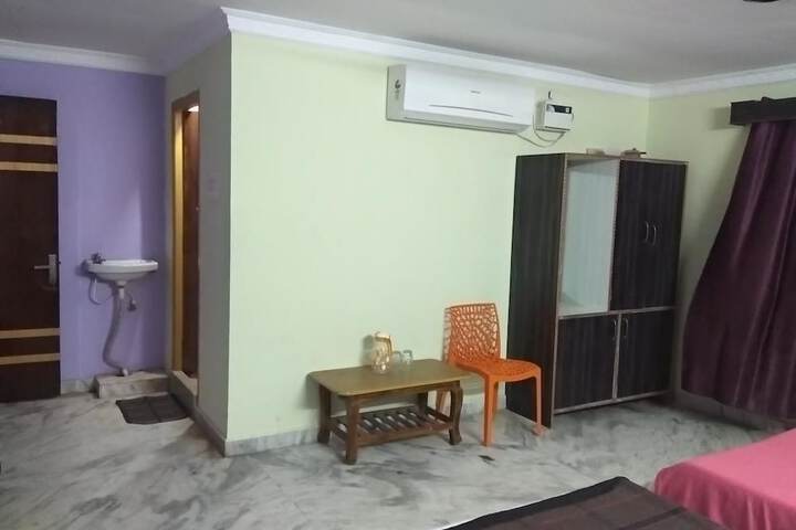 Room 5 of 10