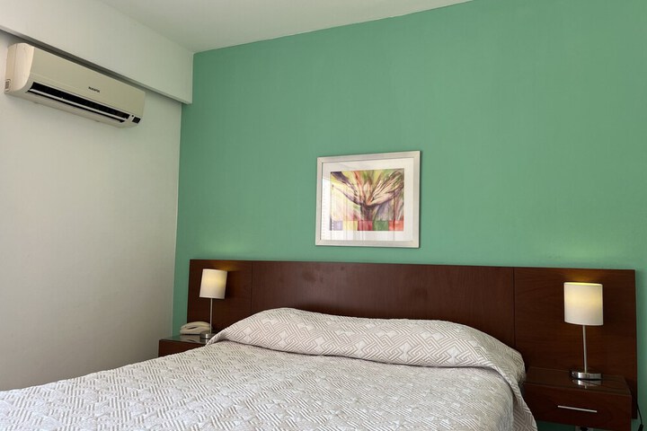 Room 16 of 100