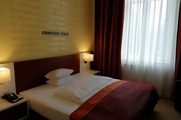 Room 7 of 48