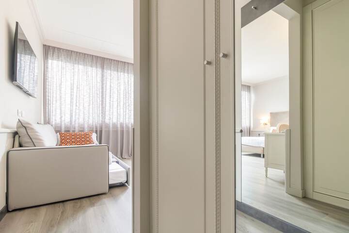 Room 45 of 77