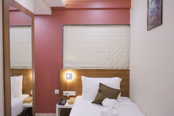 Room 6 of 34