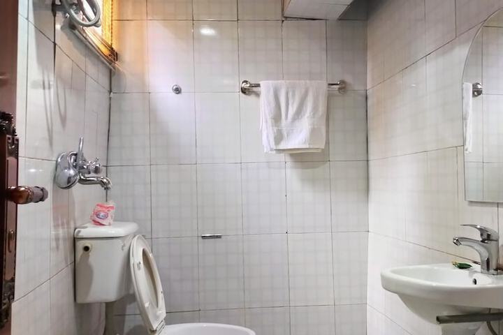 Room 16 of 24