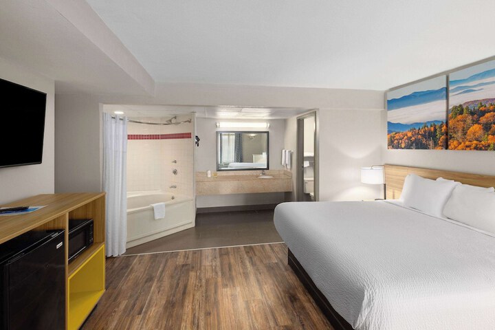 Room 18 of 34