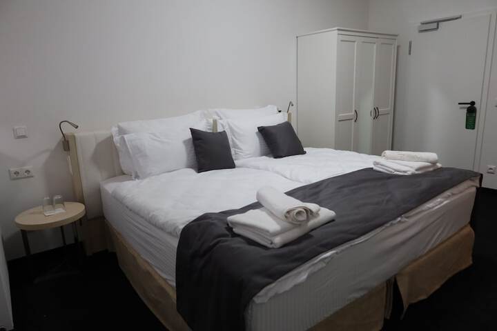 Room 6 of 22
