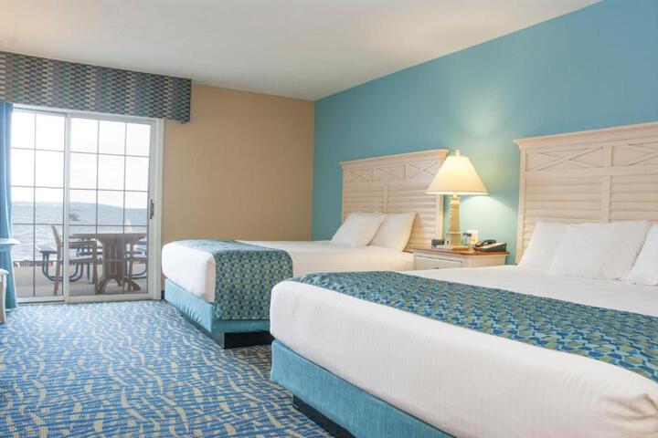 1 King Bed Petite Non Beach View (1 of 21)