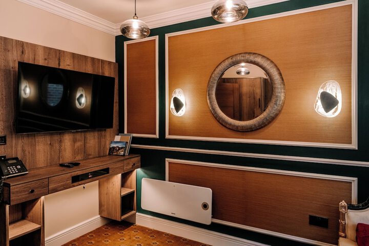 Room 52 of 119
