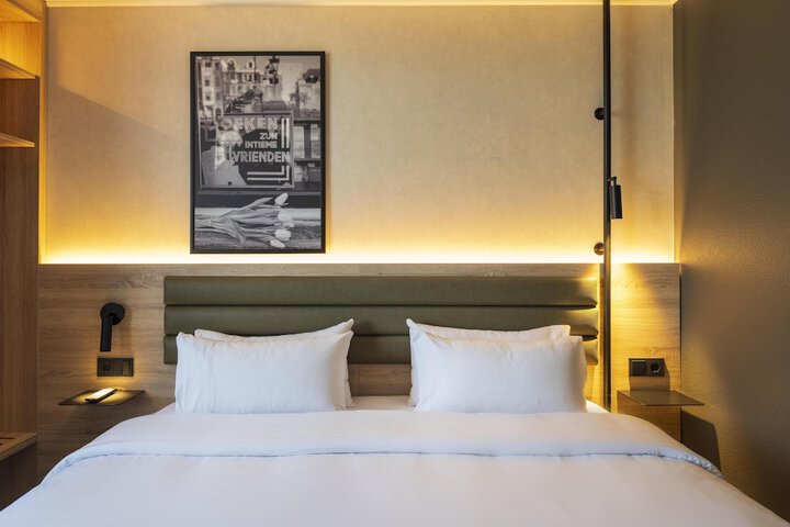 Room 13 of 46
